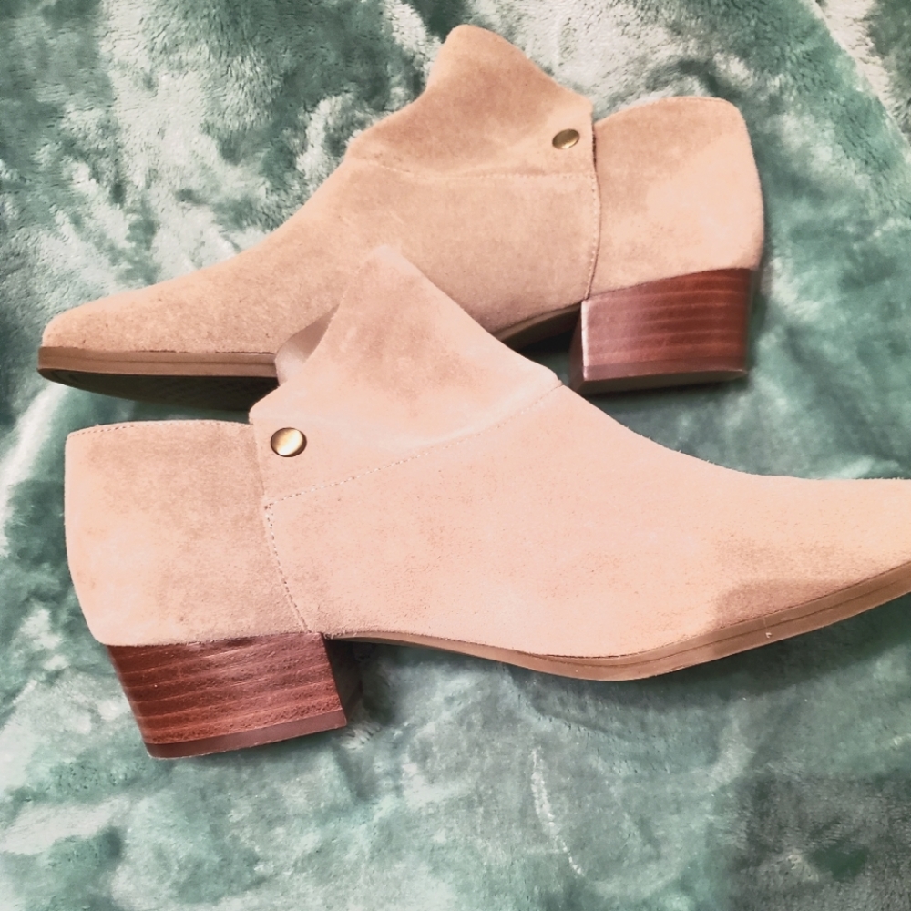 Aerosol leather ankle booties. PERFECT condition